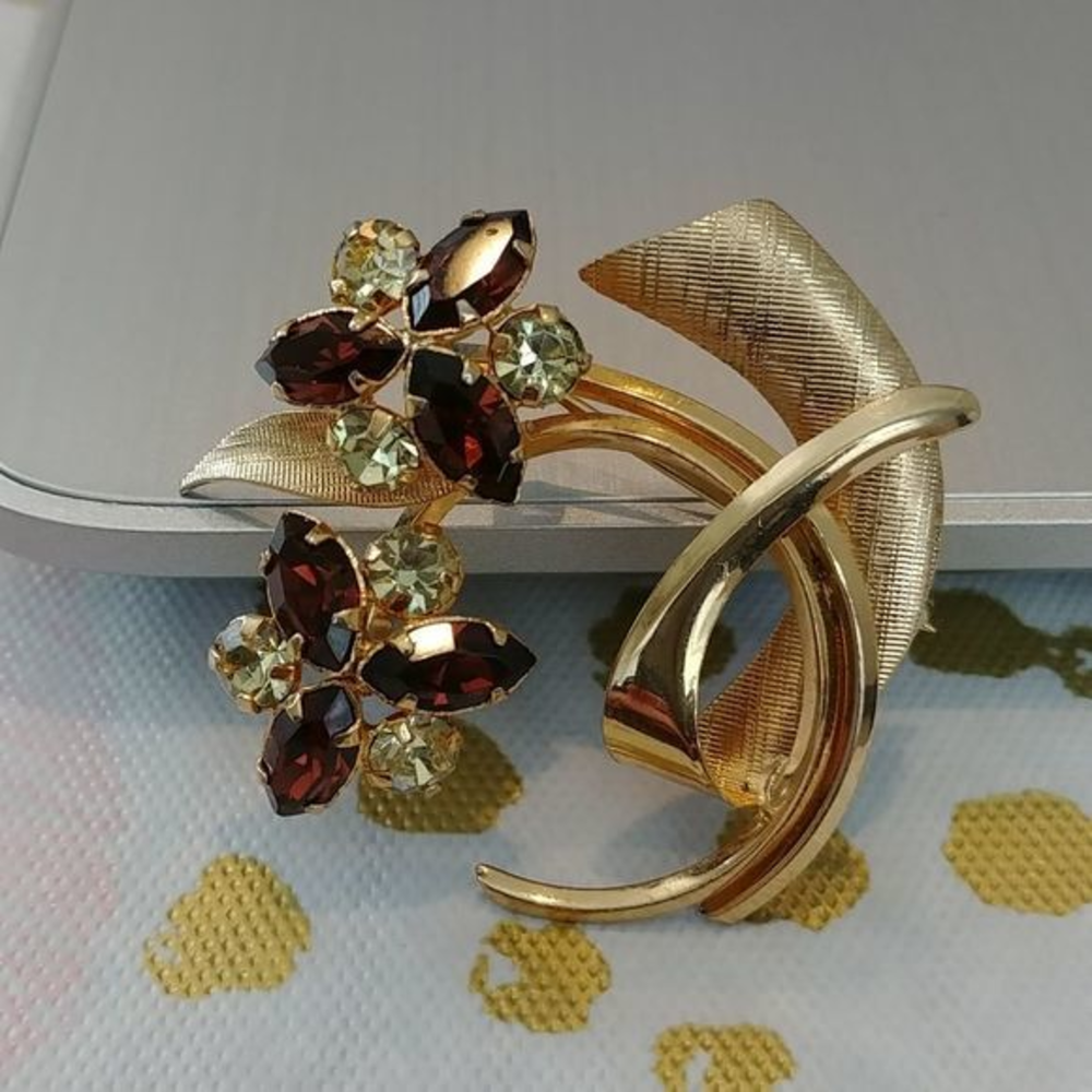 Vintage ART 12 Karat Gold Filled‎ Yellow Brown Rhinestone Brooch